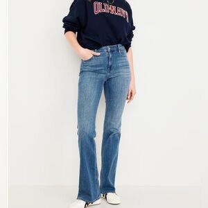 Old Navy Women’s High-Waisted Wow Flare Jeans - Size 6